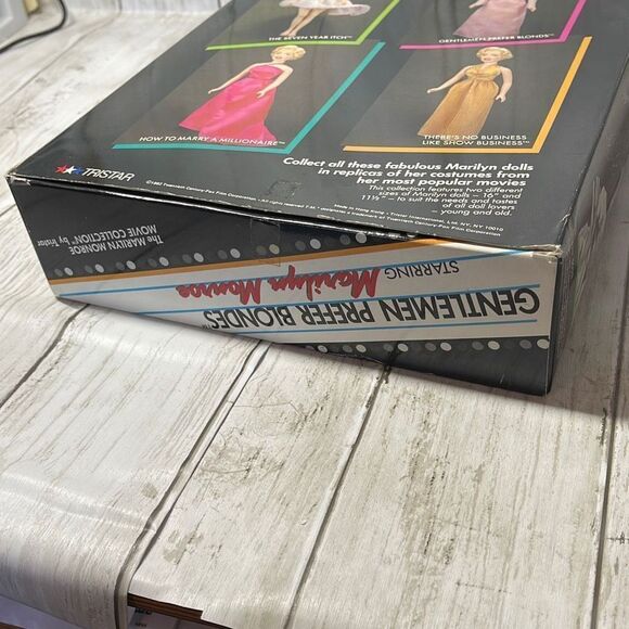 Marilyn Monroe 20th Century Fox Doll 1982 no. 5013 Gentlemen prefer blondes - Picture 7 of 7